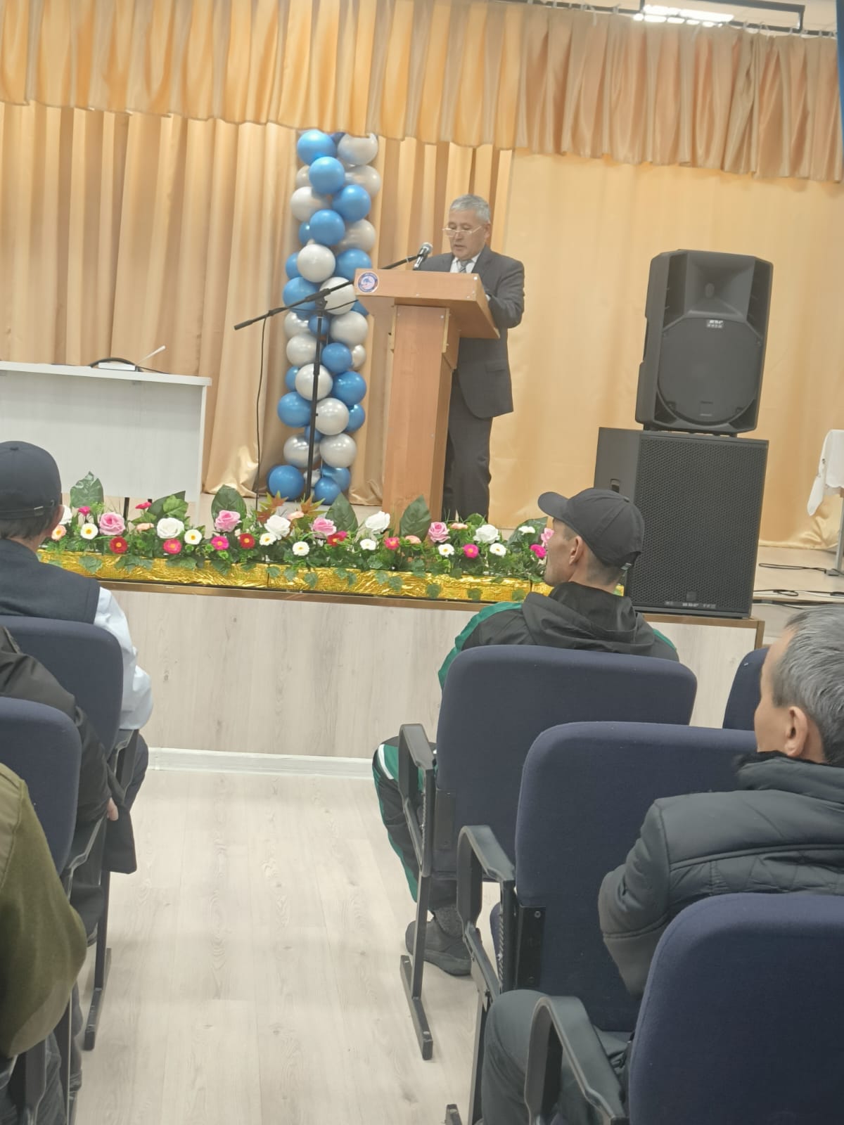 Ақын Сара&nbsp; ауылының тұрғындарымен кездесу