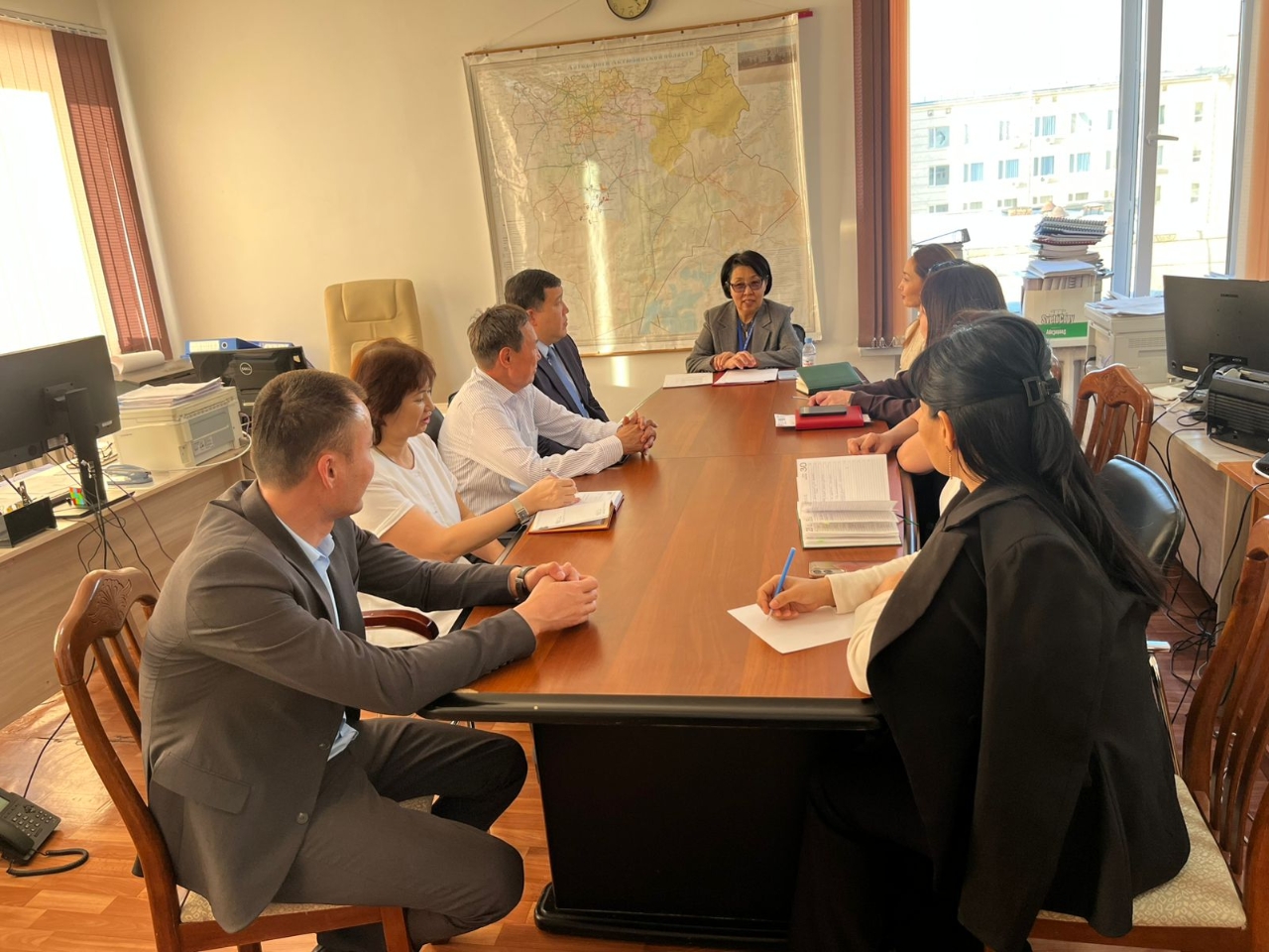 Уполномоченный по вопросам этики Актюбинской области Омарова Ризагул Мырзагалиевна провела разъяснительную работу с сотрудниками ведомства по дальнейшему совершенствованию норм этики и правил поведения