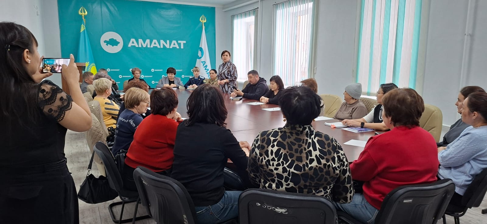 «AMANAT» партиясында конституциялық реформа жобасын талқылау және түсіндіруге арналған активтің кездесуі өтті.