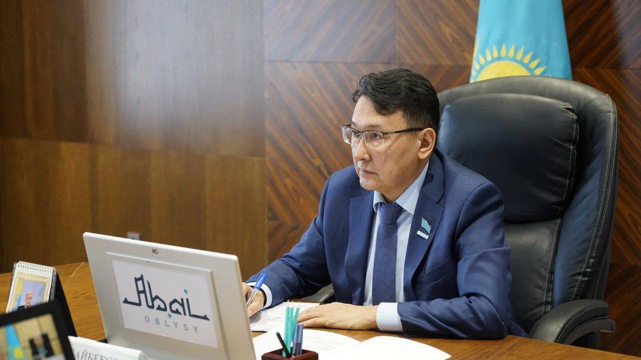 АБАЙ ОБЛЫСЫ МӘСЛИХАТЫНЫҢ ДЕПУТАТТАРЫ СЕНАТ ЖАНЫНДАҒЫ КЕҢЕС ОТЫРЫСЫНА ҚАТЫСТЫ