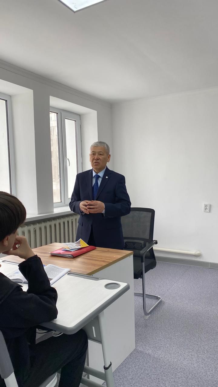 Жезқазған гуманитарлық колледжінің студенттерімен кездесу өткізді