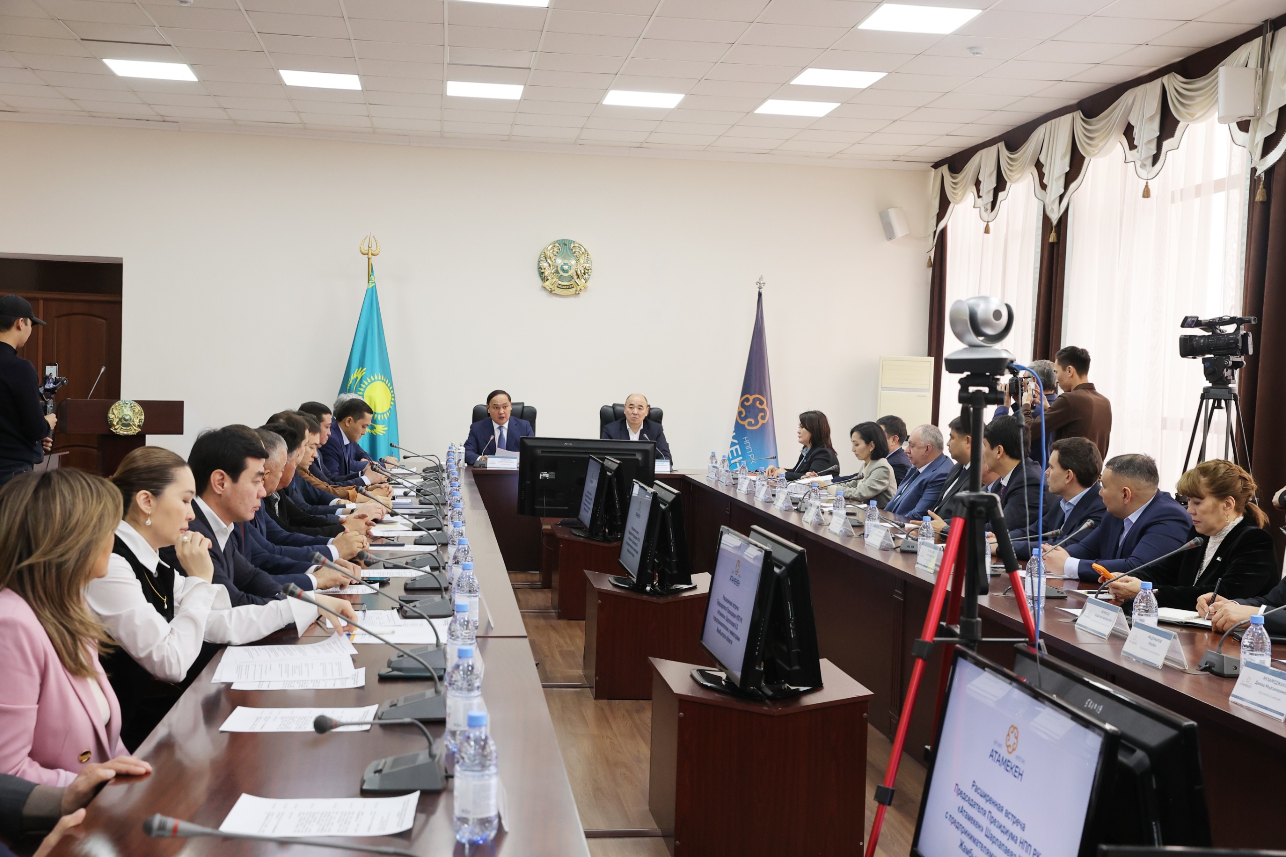 Жамбыл облысында инвестициялық ахуал мен бизнесті қолдау мәселелері талқыланды