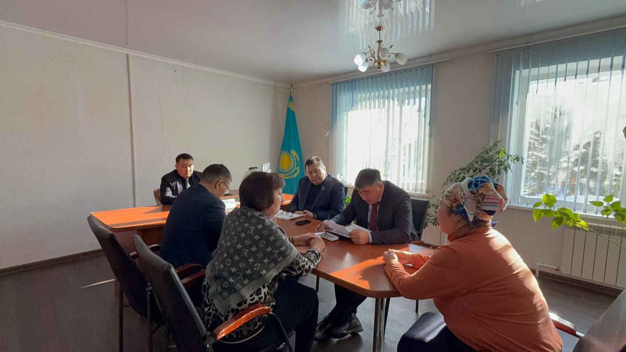 Аудан әкімі «AMANAT» партиясы ғимаратында азаматтарды жеке қабылдау өткізді