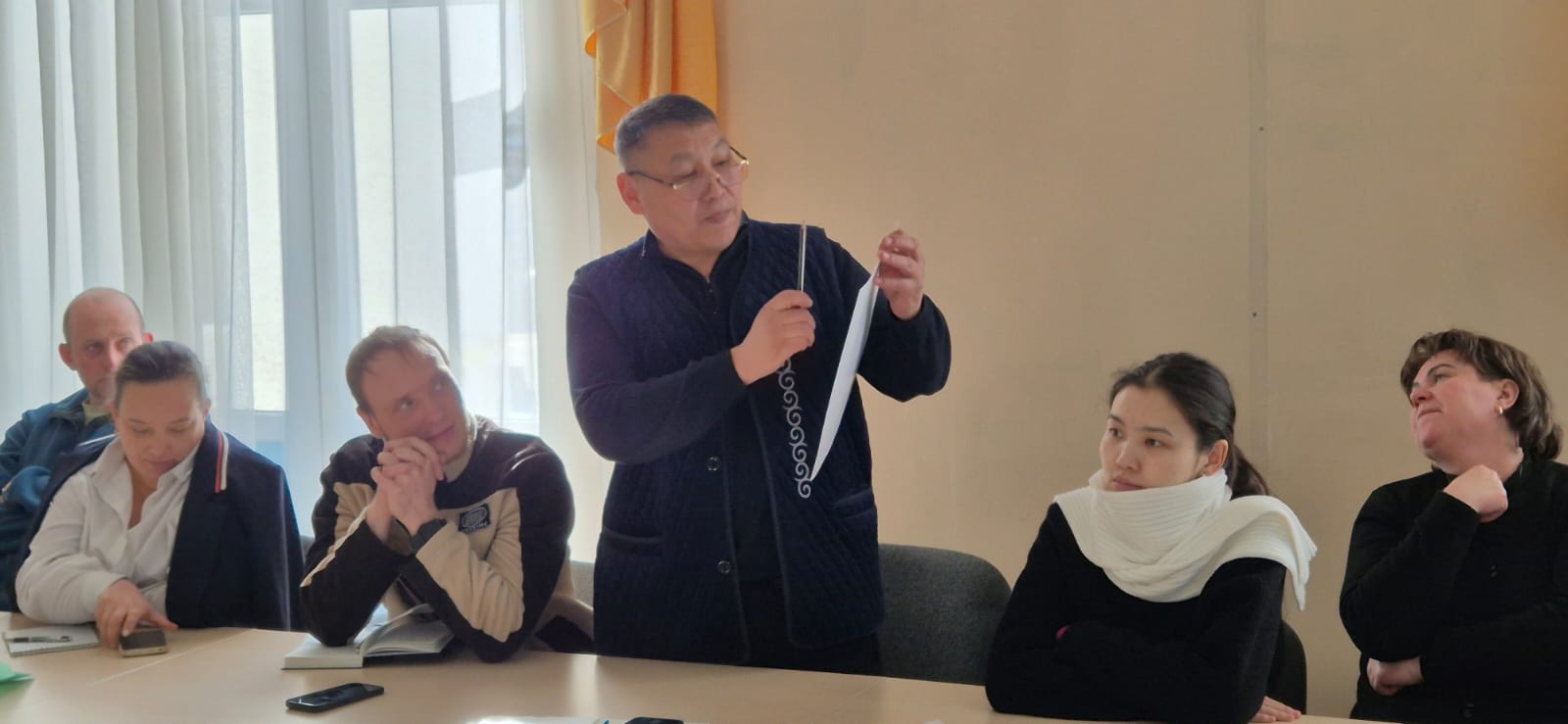 2026 жылғы 25 ақпанда Риддер қаласында «2026 жылғы 15 наурызға белгіленген республикалық референдумды ұйымдастыру мен өткізудің өзекті мәселелері» атты Риддер қаласының референдум комиссияларының мүшелеріне арналған семинар ұйымдастырылды. Семинарды мемлекеттік басқару агенттігінің жаттықтырушылары Құдайбергенов Ерлан Сапарбекович (Шығыс Қазақстан аумақтық референдум комиссиясының мүшесі) және Косинов Рустам Дүйсенұлы (Шемонаиха аумақтық референдум комиссиясының төрағасы) өткізді. Кездесу барысында практикалық кейстер қаралды, өзекті мәселелер бойынша түсініктемелер, сондай-ақ комиссиялардың жұмысын тиімді ұйымдастыру бойынша ұсыныстар берілді. Мұндай оқыту іс-шаралары комиссия мүшелерінің кәсіби құзыреттілігін арттыруға ықпал етеді және алдағы референдумға дайындықтың ашықтығын, заңдылығын және жоғары деңгейін қамтамасыз етуге бағытталған.