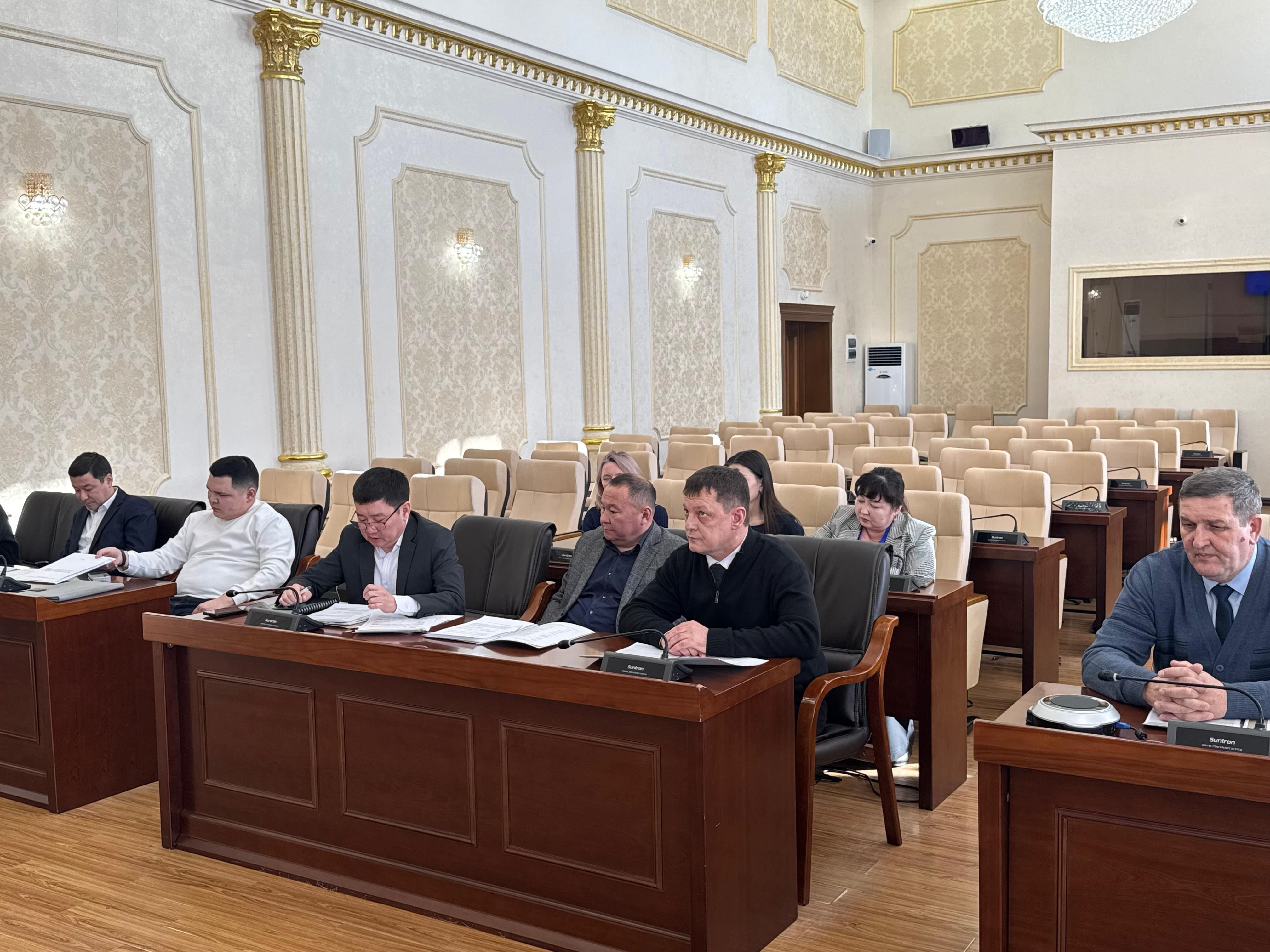 Принял участие в заседании трёхсторонней комиссии по социальному партнёрству и регулированию социально-трудовых отношений