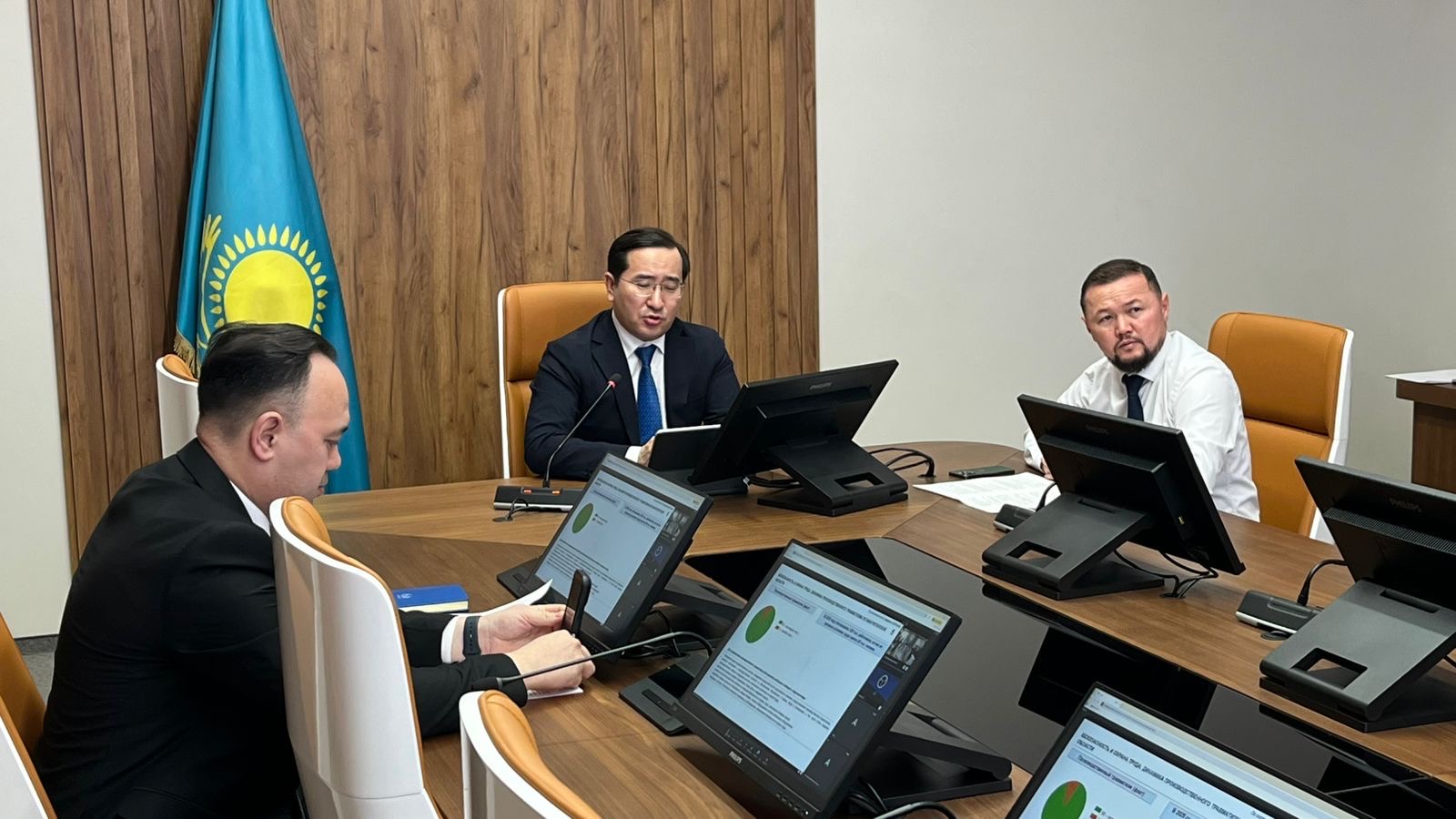 2026 жылғы 27 ақпанда Маңғыстау облысы әкімдігінде мұнай саласындағы әлеуметтік әріптесттік пен әлеуметтік және еңбек қатынастарын реттеу жөніндегі салалық комиссияның кезекті отырысы Қазақстан Республикасы Энергетика министрлігі-мен онлайн форматта өтті.