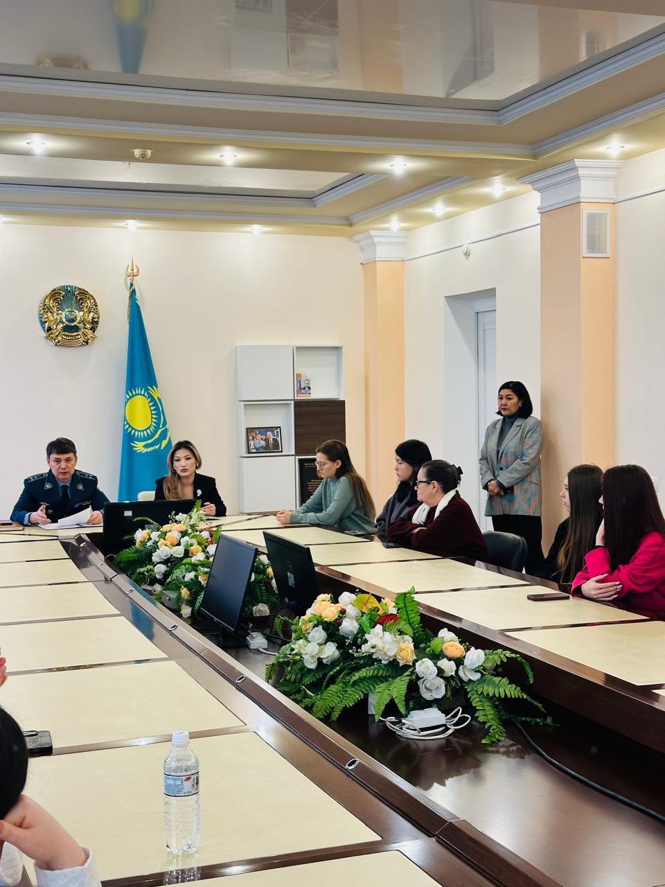 «Шындық детекторы іс жүзінде»: ШҚО-ның болашақ психологтарына полициядағы полиграфолог қызметі туралы айтылды