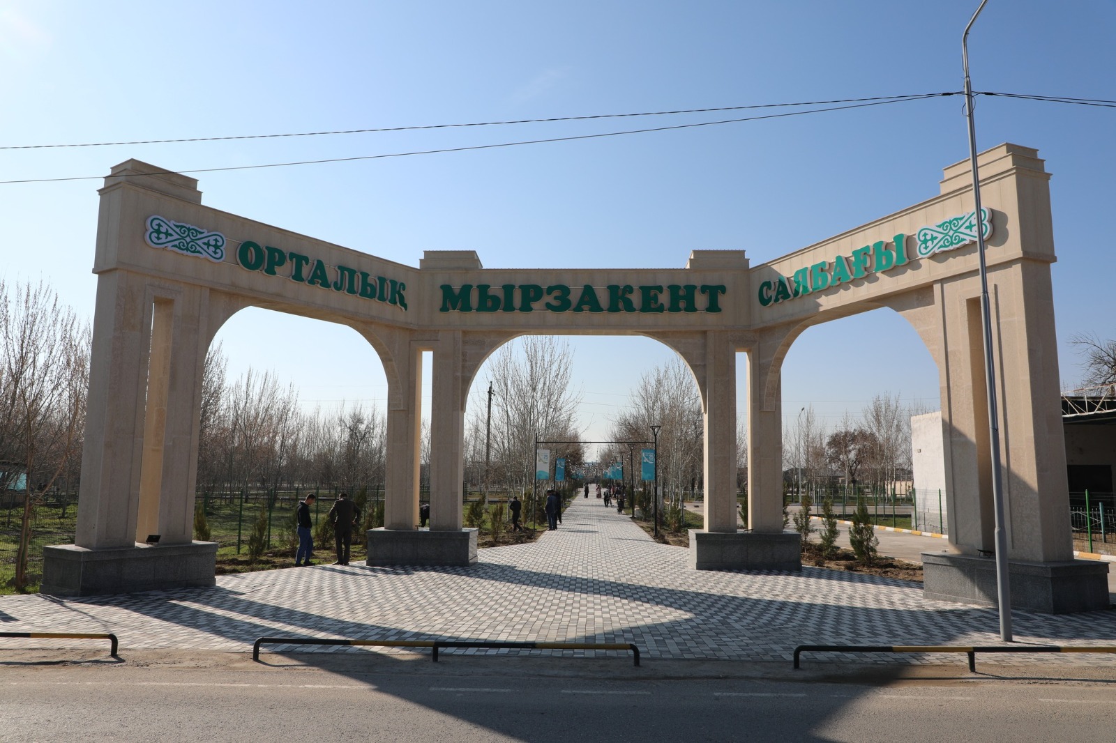 МЫРЗАКЕНТТІҢ ОРТАЛЫҚ САЯБАҒЫНА ТАЗАЛЫҚ ЖҰМЫСТАРЫ ЖҮРГІЗІЛДІ