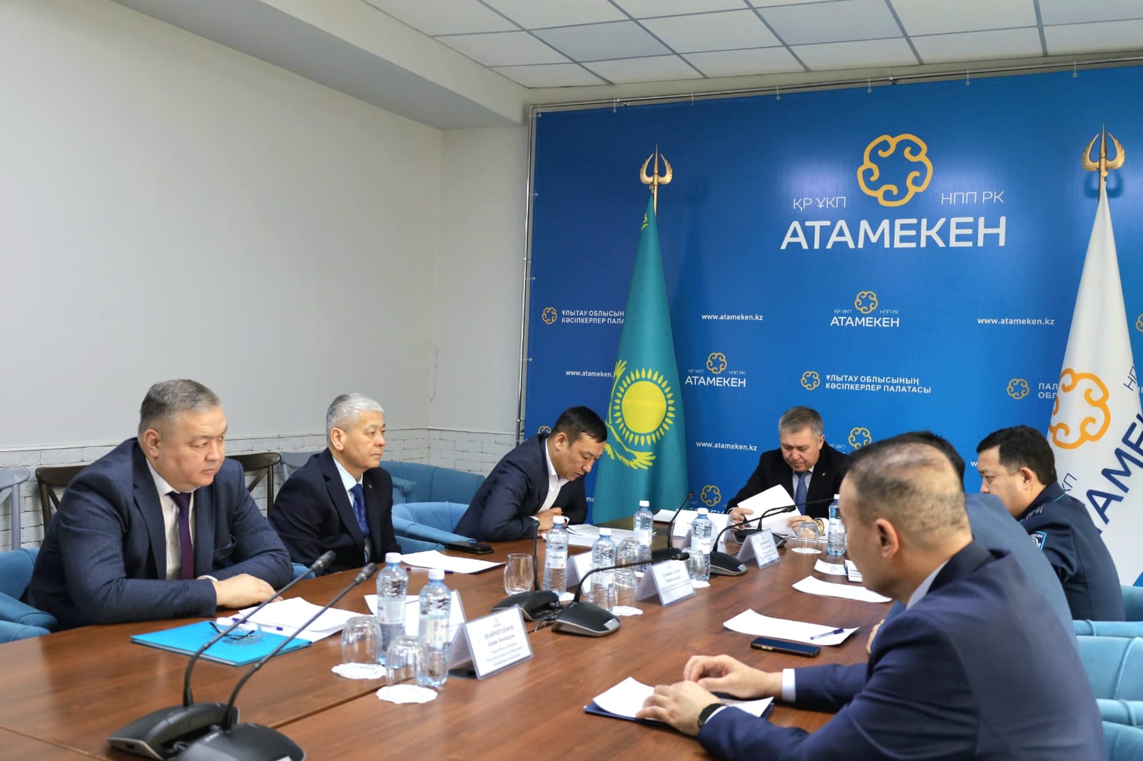 Ұлытау облысының кәсіпкерлер палатасының кәсіпкерлердің құқықтарын қорғау және сыбайлас жемқорлыққа қарсы іс-қимыл жөніндегі кеңес отырысына қатысты