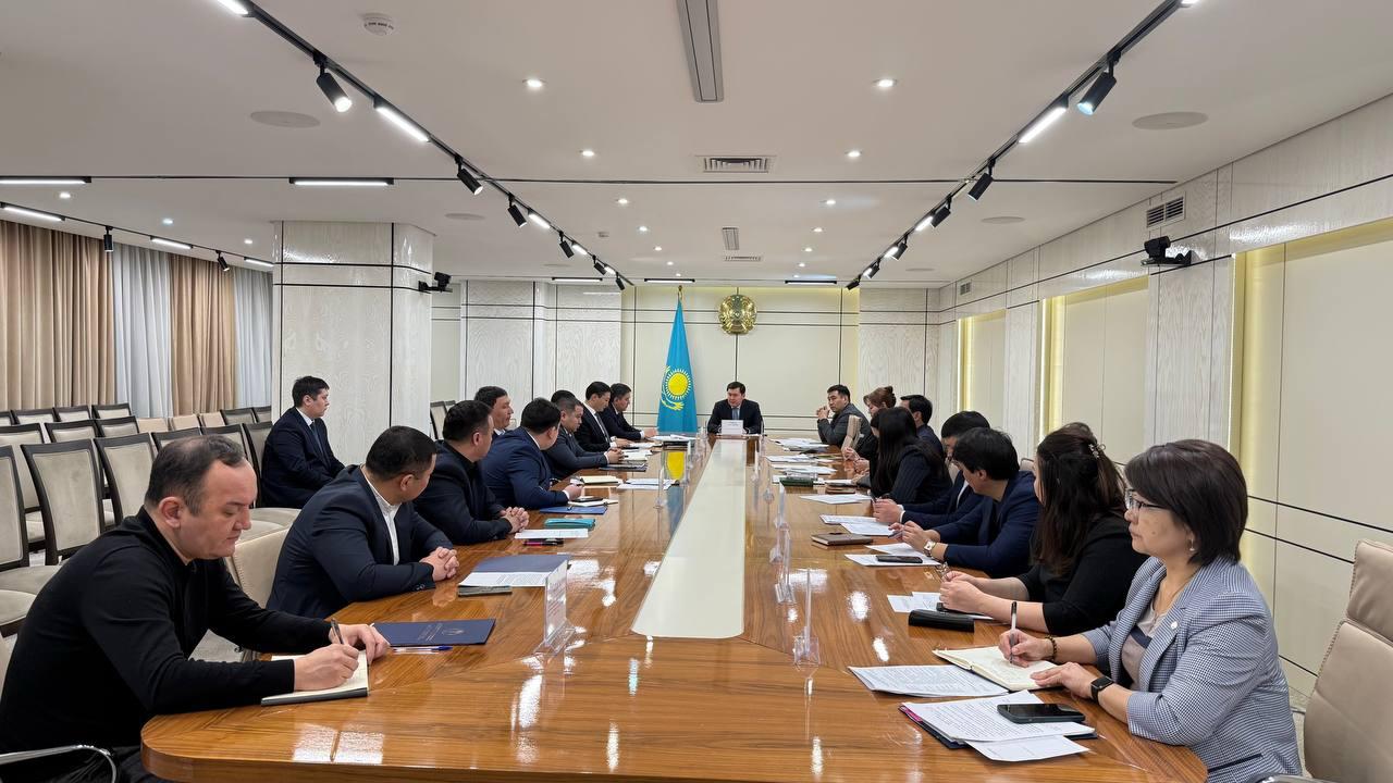 Астана қаласы әкімінің орынбасары Е. С. Мейірханның төрағалығымен қалалық үшжақты комиссияның кезекті отырысы өтті