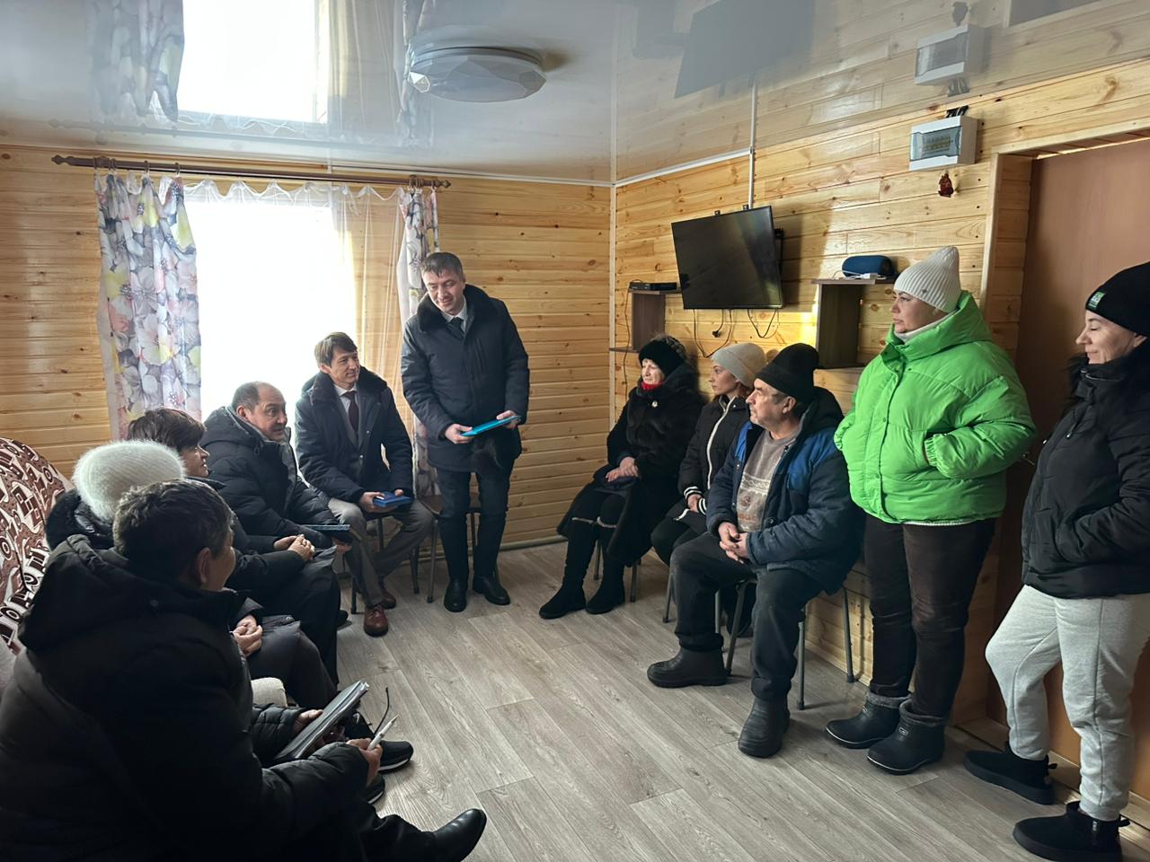 Есептік кездесулер аясында Прибрежный кентіне барды.