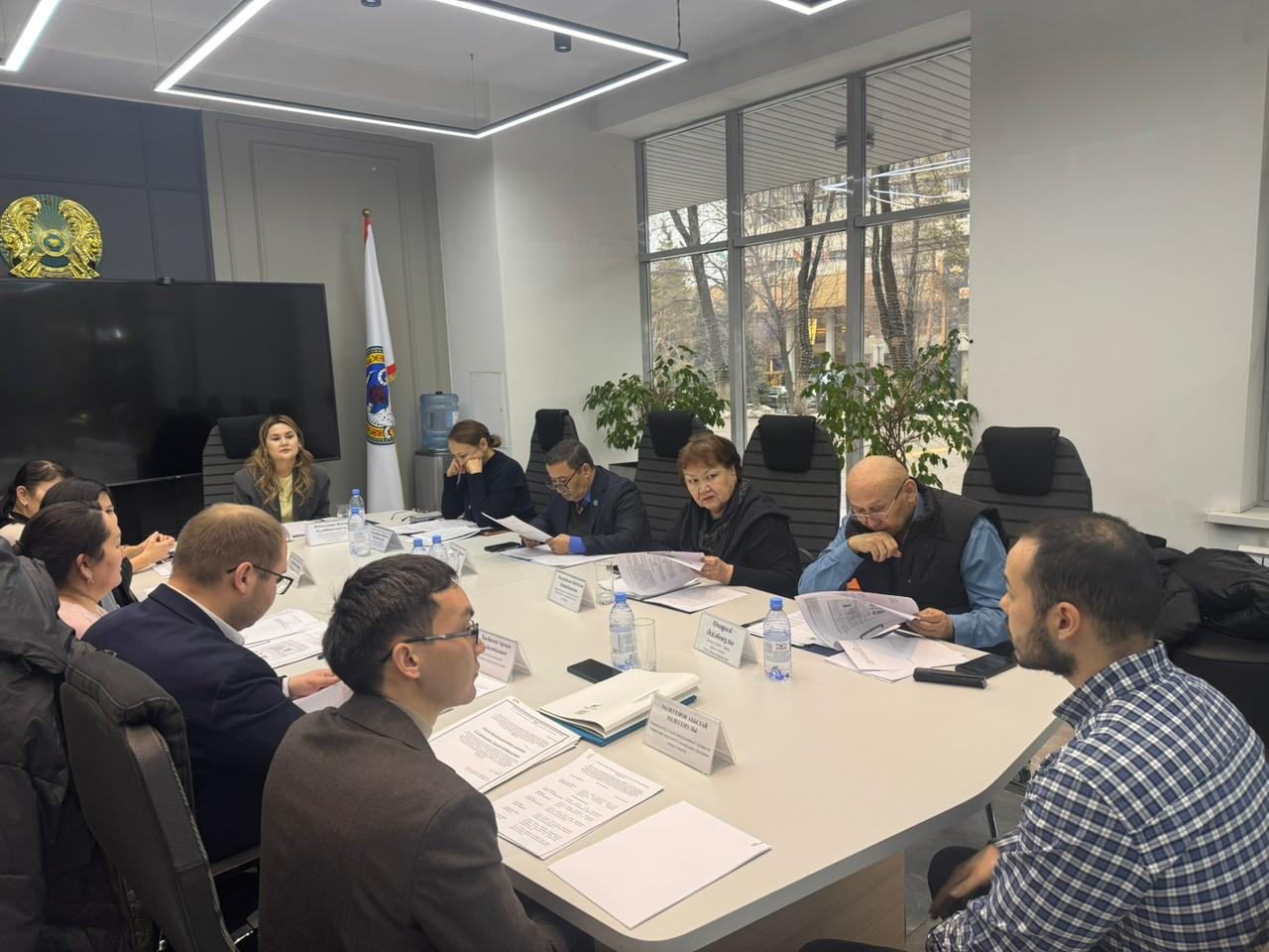 Алматы қаласының жұмыспен қамту және әлеуметтік бағдарламалар басқармасы 2026 жылғы 27 ақпан сағат 15:00-де «Жеке басын куәләндыратын құжаттарда, сондай – ақ үміткерлердің ұлтын растайтын басқа да құжаттарда тиісті жазба болмаған жағдайда, қандас мәртебесін жәңе жеңілдетілген тәртіппен (тіркеу тәртібімен) Қазақстан Республикасының азаматтығын алуға үміткер адамдардың ұлты қазақ екенін айқындау жөніндегі Комиссия» мүшелерінің отырысын өткізді.