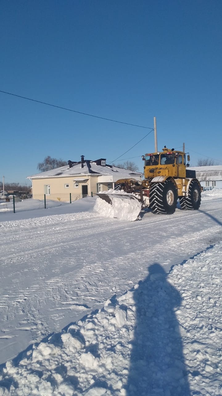 В рамках заключённых меморандумов  сельхоз товаропроизводителями округа на постоянной основе производится очистка внутрипоселковых дорог от снега