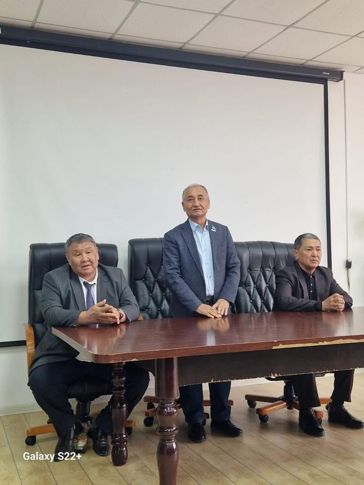 Талас аудандық «Әділетті және Прогрессивті Қазақстанның халықтық Конституциясы үшін» жалпыұлттық коалиция мүшелері, AMANAT партиясы Талас аудандық филиалының төрағасы Д.М. Маселбеков, аудандық мәслихат депутаты М.С. Есқараев және Талас аудандық қоғамдық кеңесінің төрағасы Н.М. Айдабосынов «QazaqGaz» «Барлау өндіру» кәсіпорны ұжымымен кездесу өткізді.