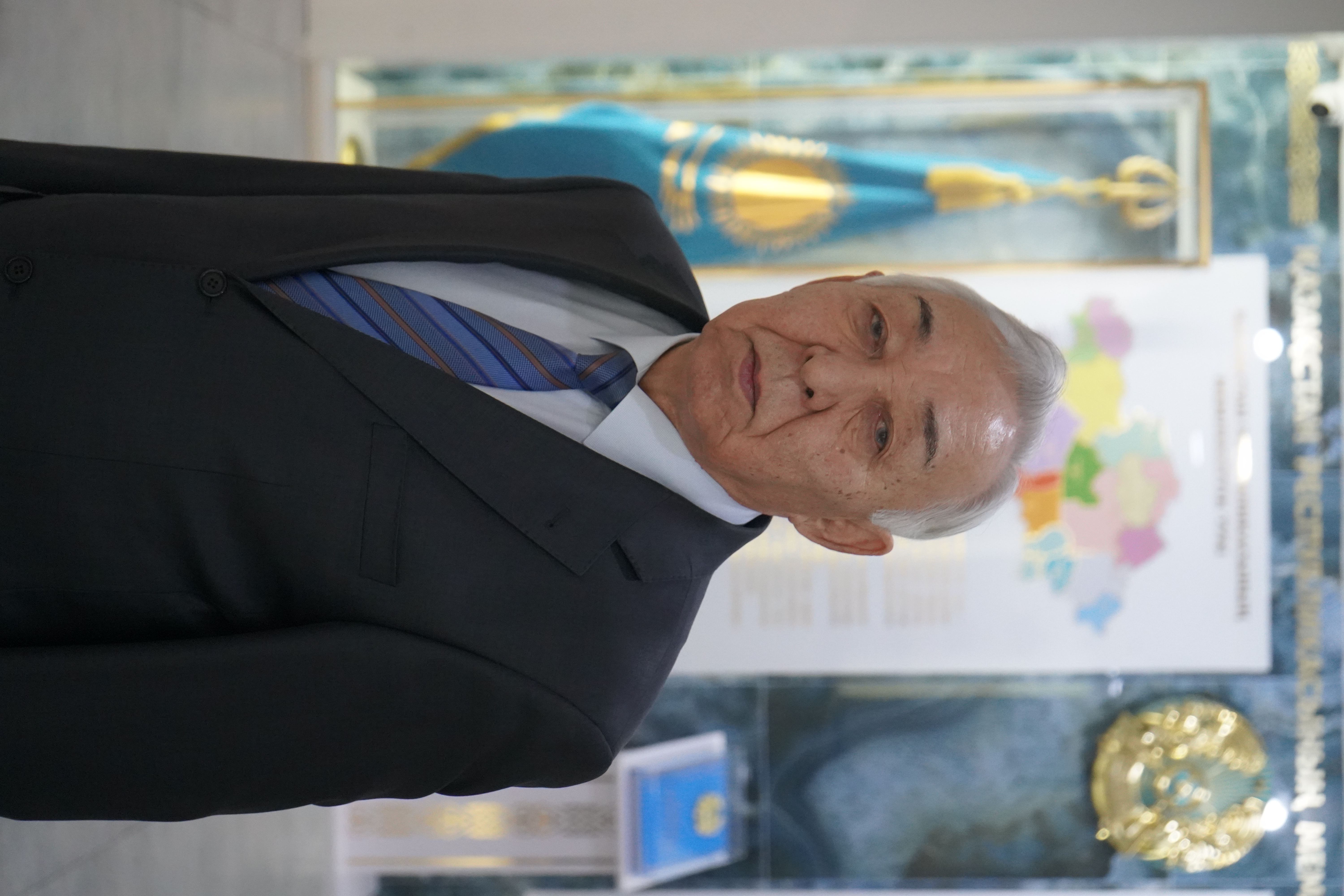 ӨМІР ЖОЛЫНА КІМ ШЫҒАРАДЫ