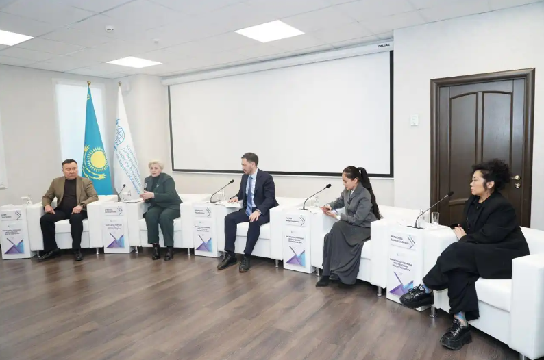 ҚСЗИ-де жас сарапшылар Конституциялық комиссия мүшелерімен бірге жаңа Конституция жобасының негізгі жаңашылдықтарын талқылады