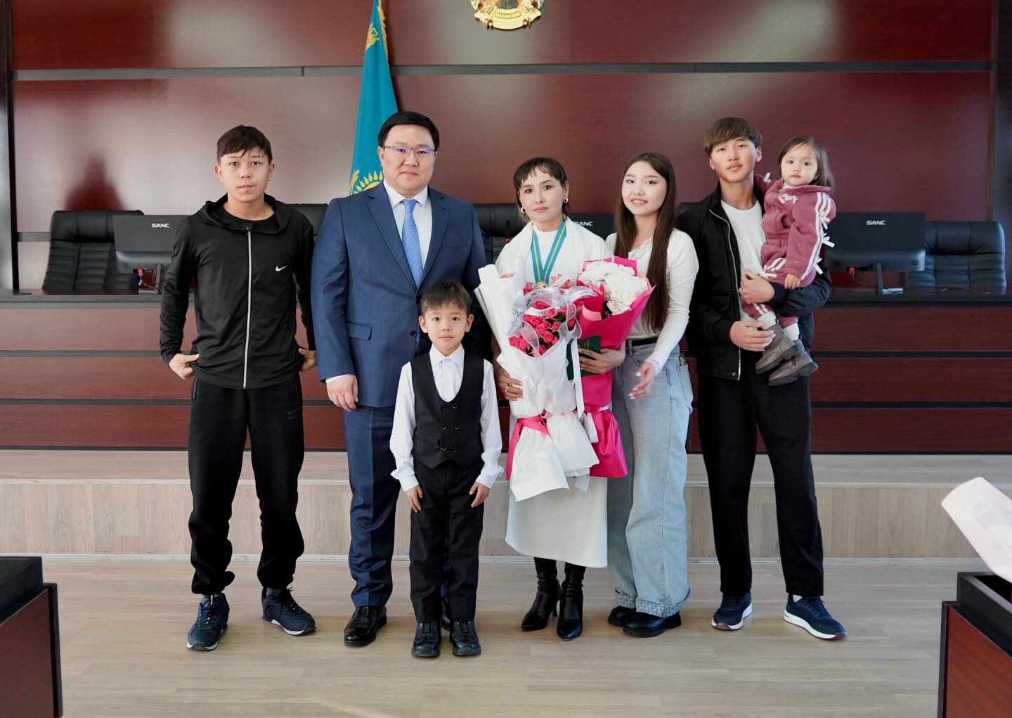 ҚАЛА ӘКІМІ КӨПБАЛАЛЫ АНАЛАРҒА АЛҚА ТАБЫСТАДЫ