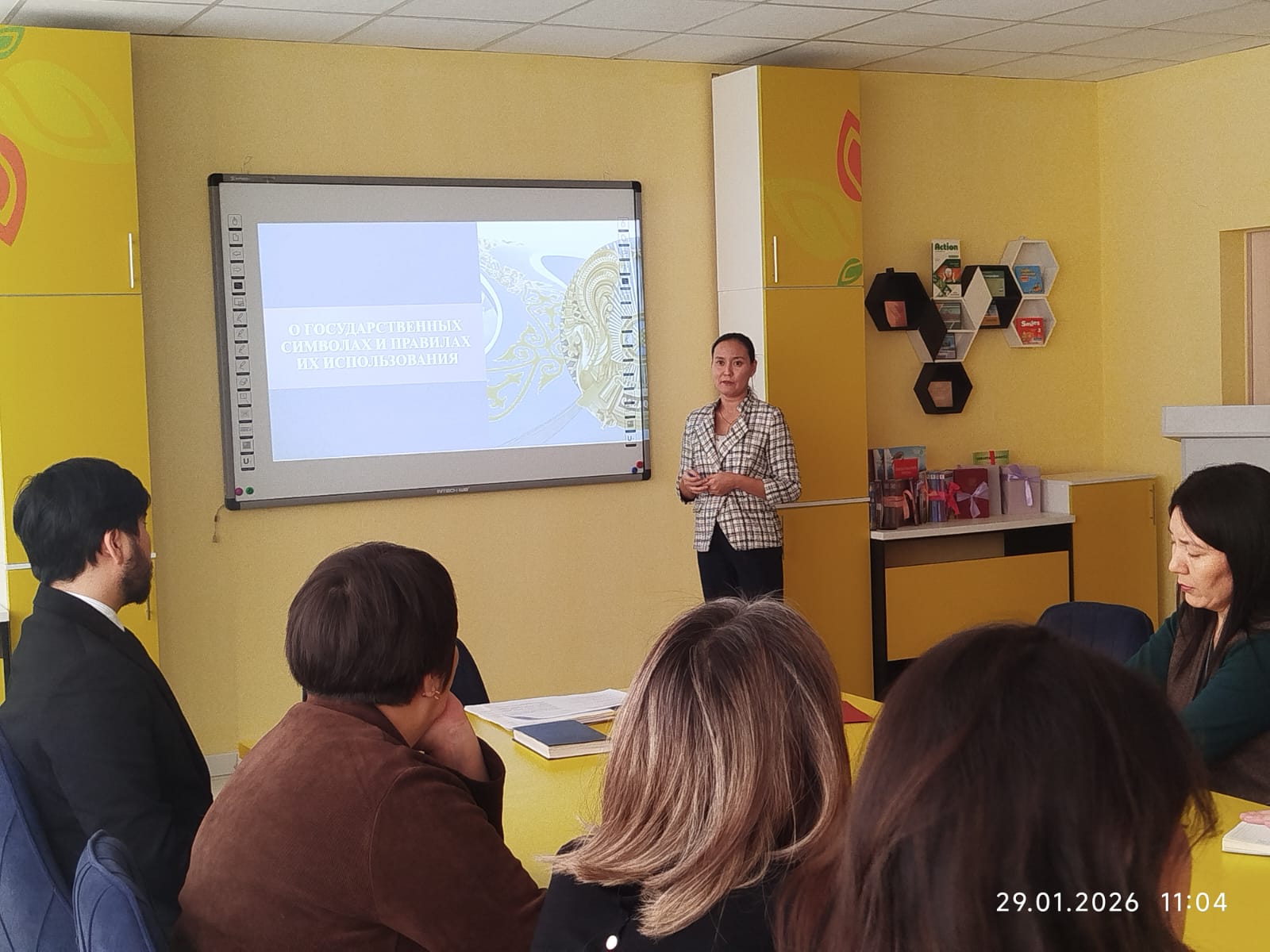 Тәрбие жұмысы жөніндегі әдіскерлерге мемлекеттік рәміздер туралы түсіндірілді