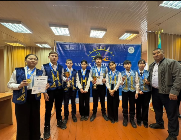 Жаттықтырушы мен оқушыларды жеңістерімен құттықтаймыз!