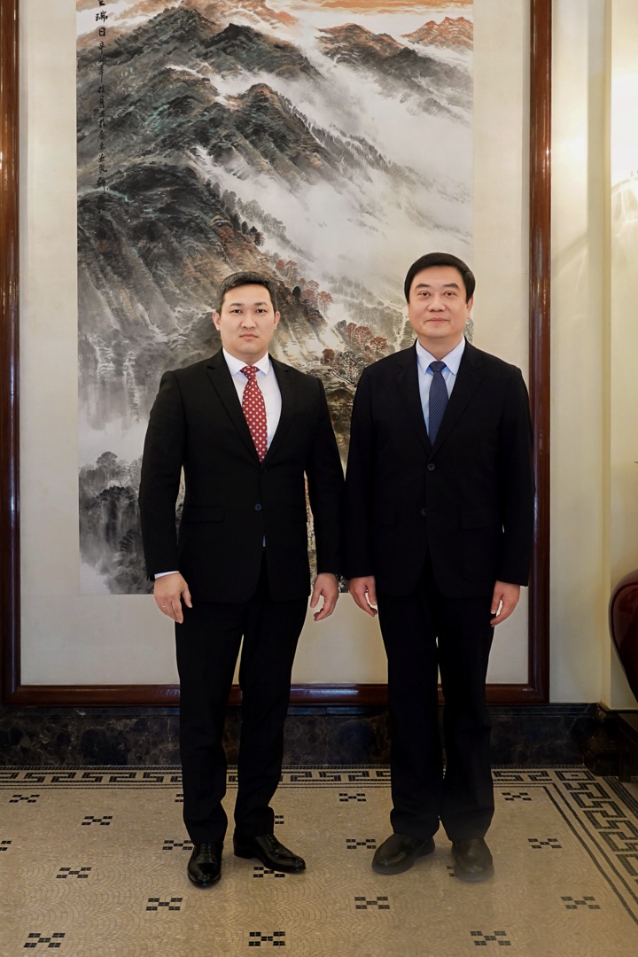 Генеральный консул Казахстана в Гуанчжоу встретился с Руководителем Канцелярии иностранных дел провинции Гуандун