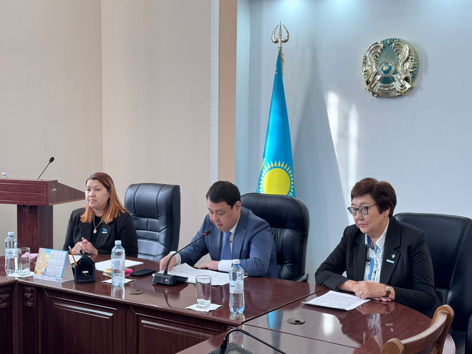 3 февраля 2026 года под председательством акима района Анбаева Р.А. состоялся районный актив по обсуждению проекта Новой Конституции Республики Казахстан.