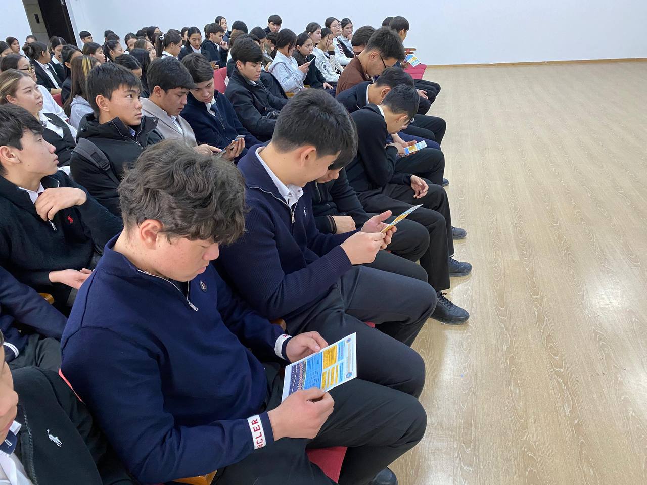 Шу ауданында оқушыларға кәсіби бағдар беру кездесуі өтті