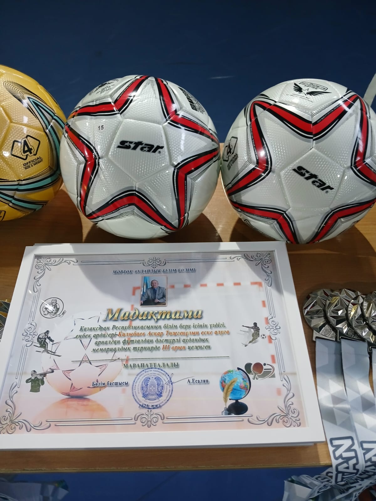 Қилыбаев Асқар Төлегенұлының жарқын естелігіне арналған шағын футболдан аудандық турнир өтті.