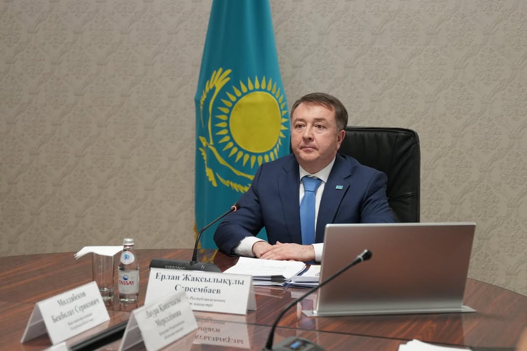 Под председательством Министра юстиции РК Ерлана Сарсембаева состоялось аппаратное совещание по обсуждению Конституционной реформы