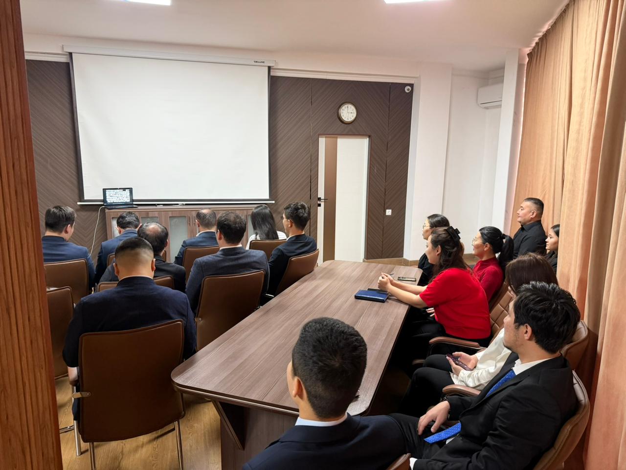 ҚР Еңбек және халықты әлеуметтік қорғау министрі А.Ертаев жаңа ҚР Конституциясы жобасындағы негізгі өзгерістерді талқылау бойынша кеңес өткізді