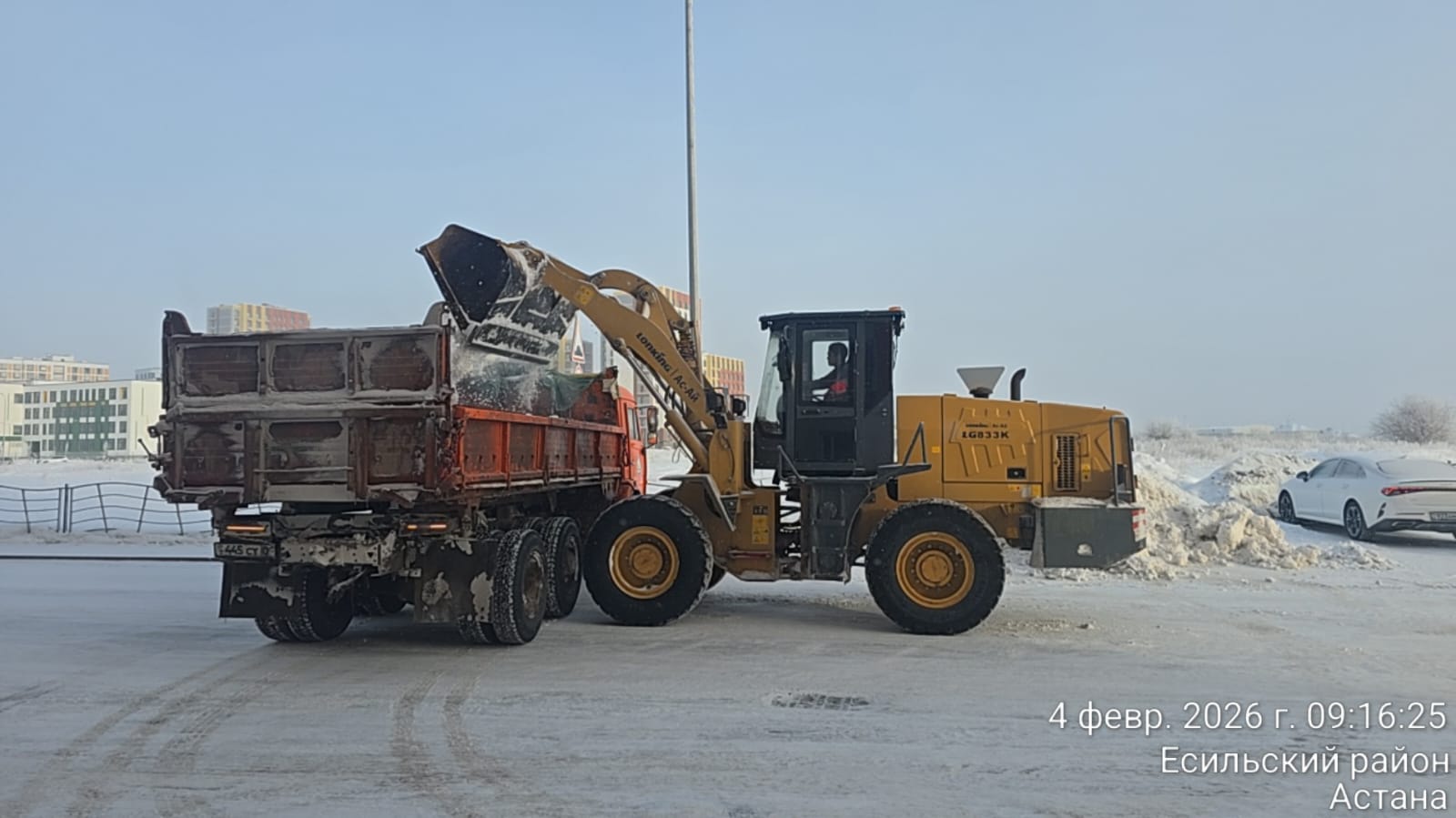 Более 3 тысяч дорожных рабочих и свыше 1 500 единиц спецтехники задействовано в уборке снега в Астане