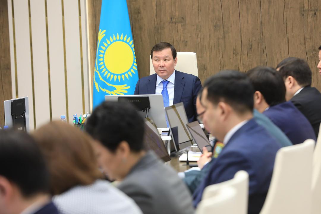 Кезекті аппарат мәжілісінде екі мәселе қаралды