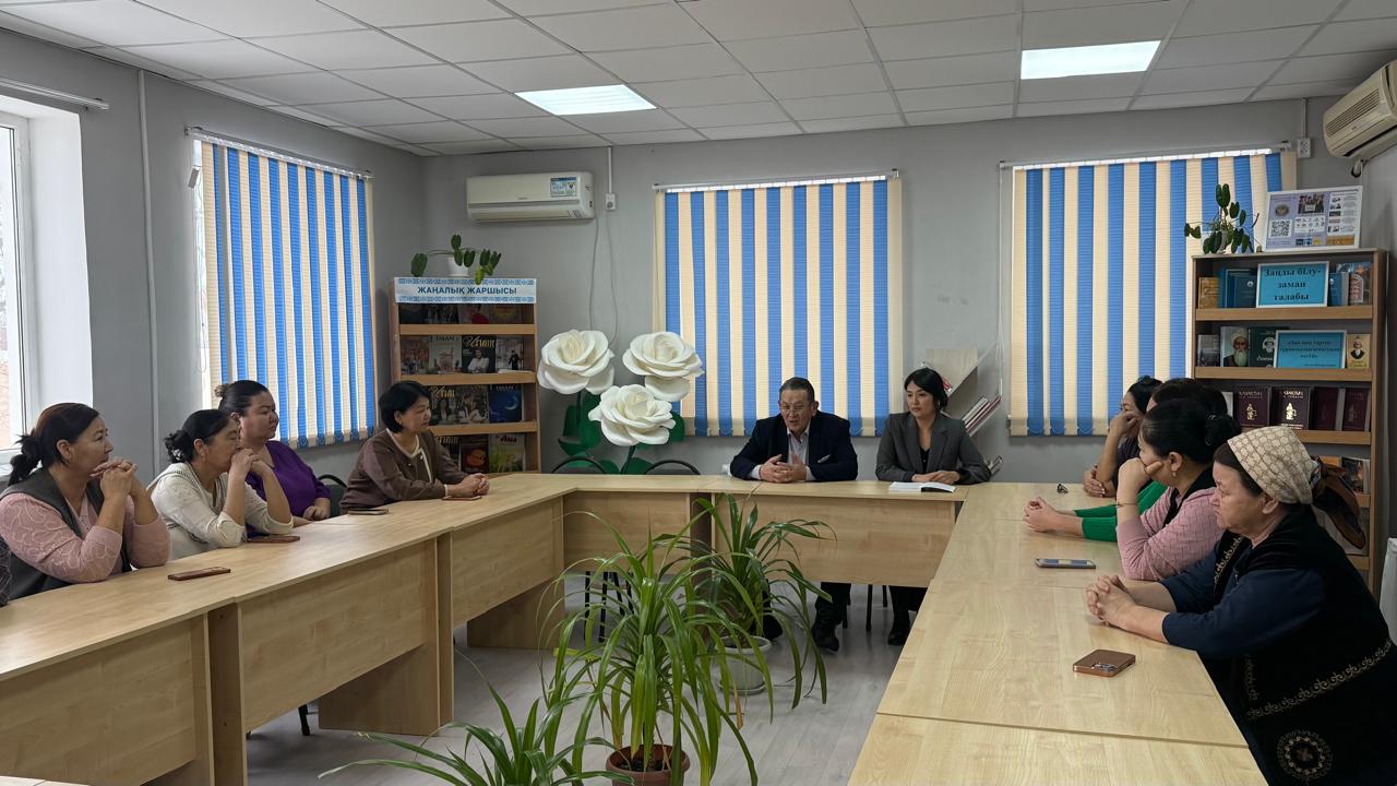 Дүниежүзілік сайлау күніне орай Түпқараған аудандық сайлау комиссиясының төрағасы Д.Меңдіханов Түпқараған аудандық орталықтандырылған кітапханасында «Ата Заң және сайлау – азаматтық қоғамның негізі» атты көрме ұйымдастырылды.