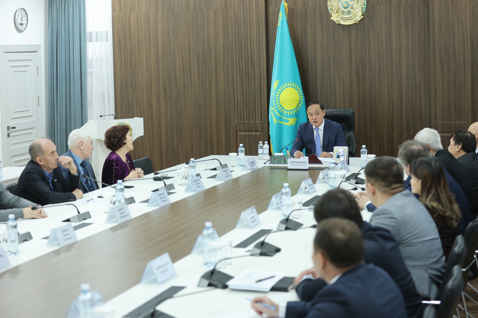 Ербол Қарашөкеев зиялы қауым өкілдерімен кездесті