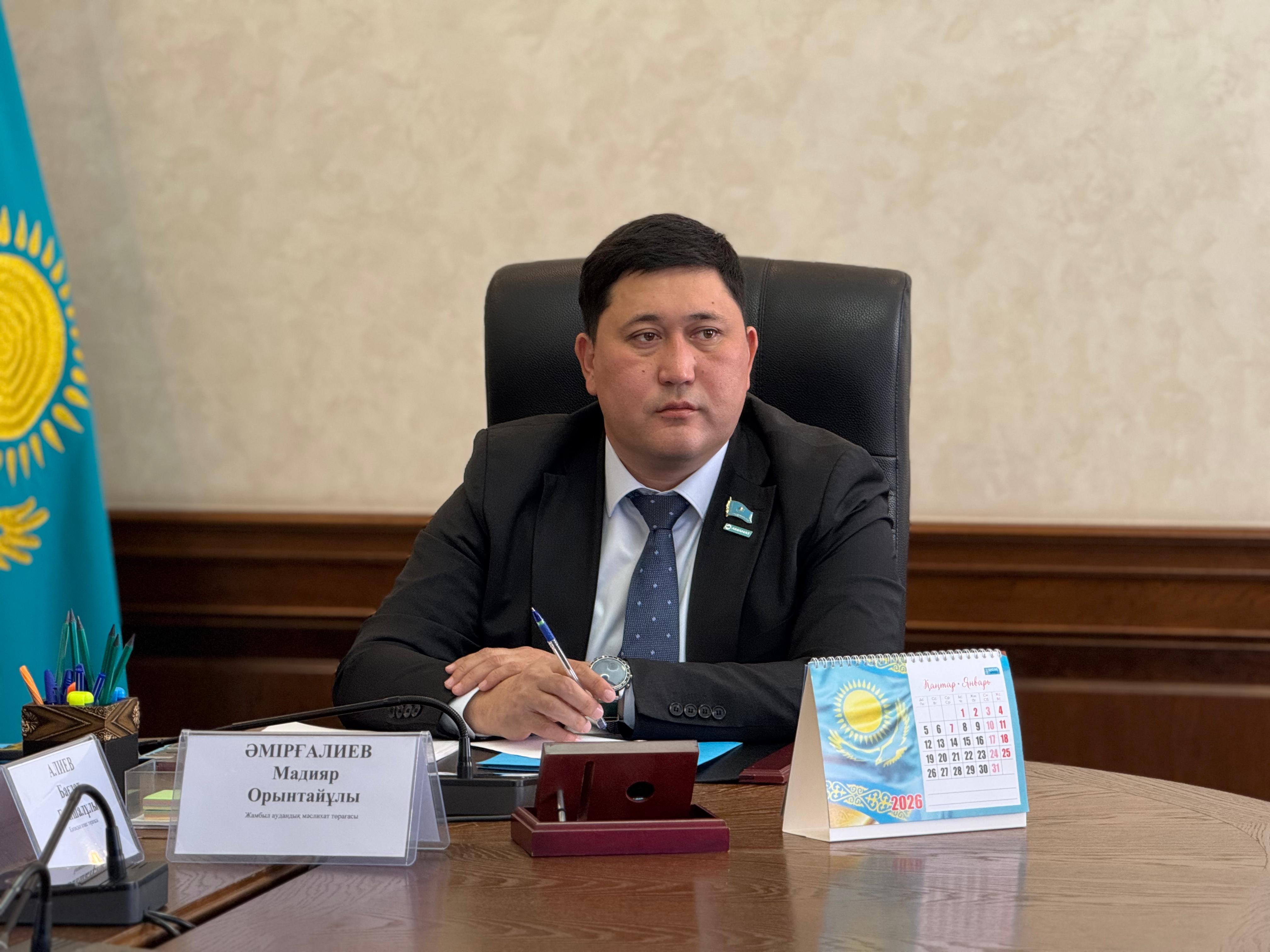 Қазақстан Республикасының жаңа Конституциясы жобасын таныстыру және оның негізгі ережелерін түсіндіру мақсатында Жамбыл аудандық мәслихат төрағасы Мадияр Орынтайұлының төрағалығымен талқылау жиыны өтті.