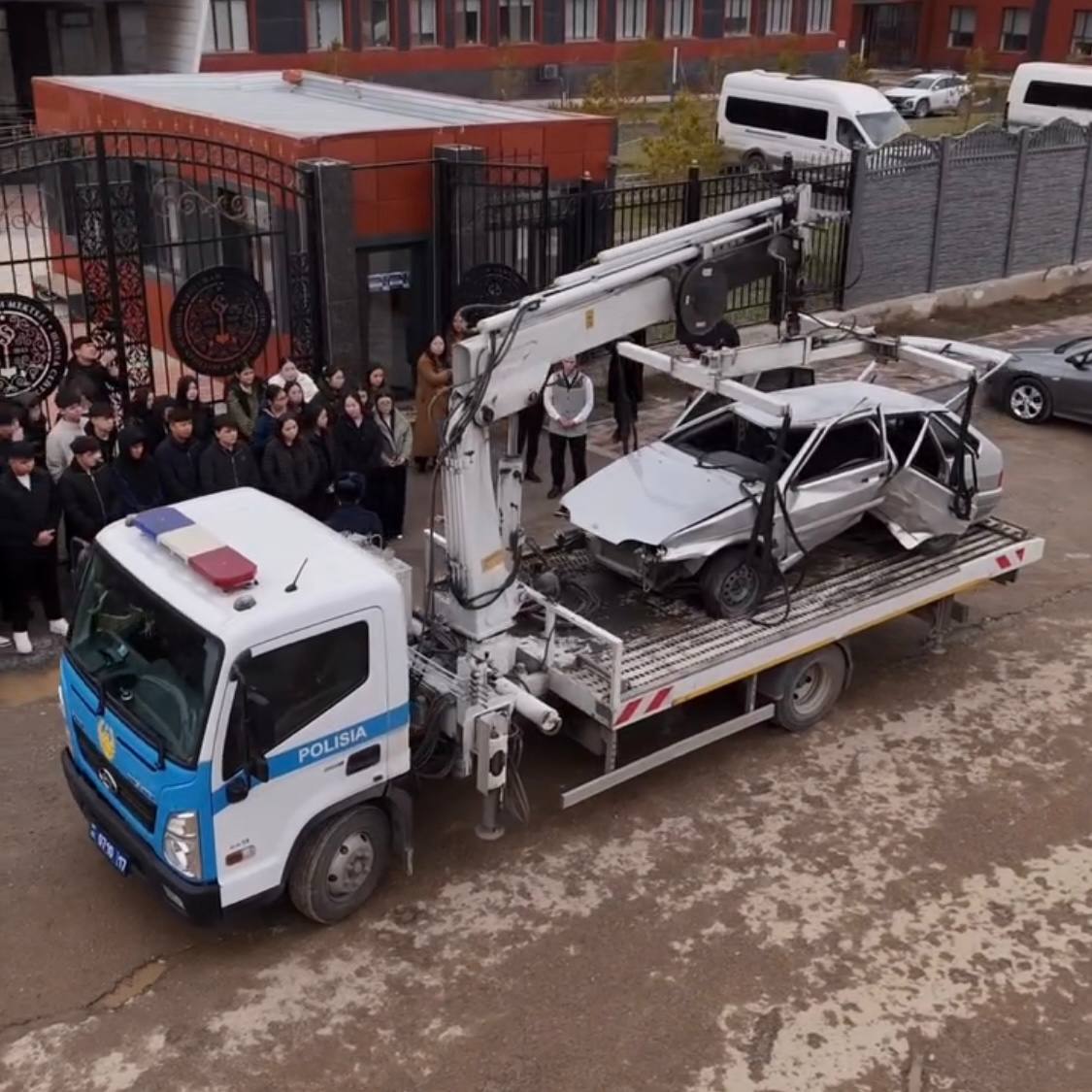 В Шымкенте для молодежи провели демонстрационное дорожно-транспортное происшествие