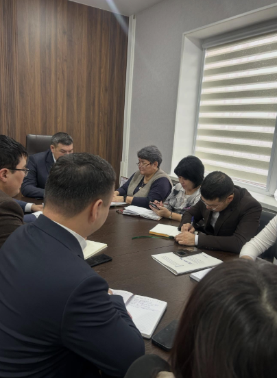 Мемлекеттік қызметшілердің әдеп нормаларын сақтауға және сыбайлас жемқорлыққа күрес туралы жиналыс өткізілді.