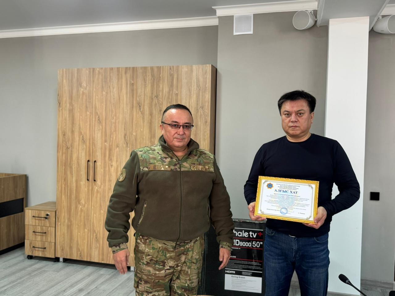 Тараз тұрғыны мұз астына түсіп кеткен баланы құтқарды