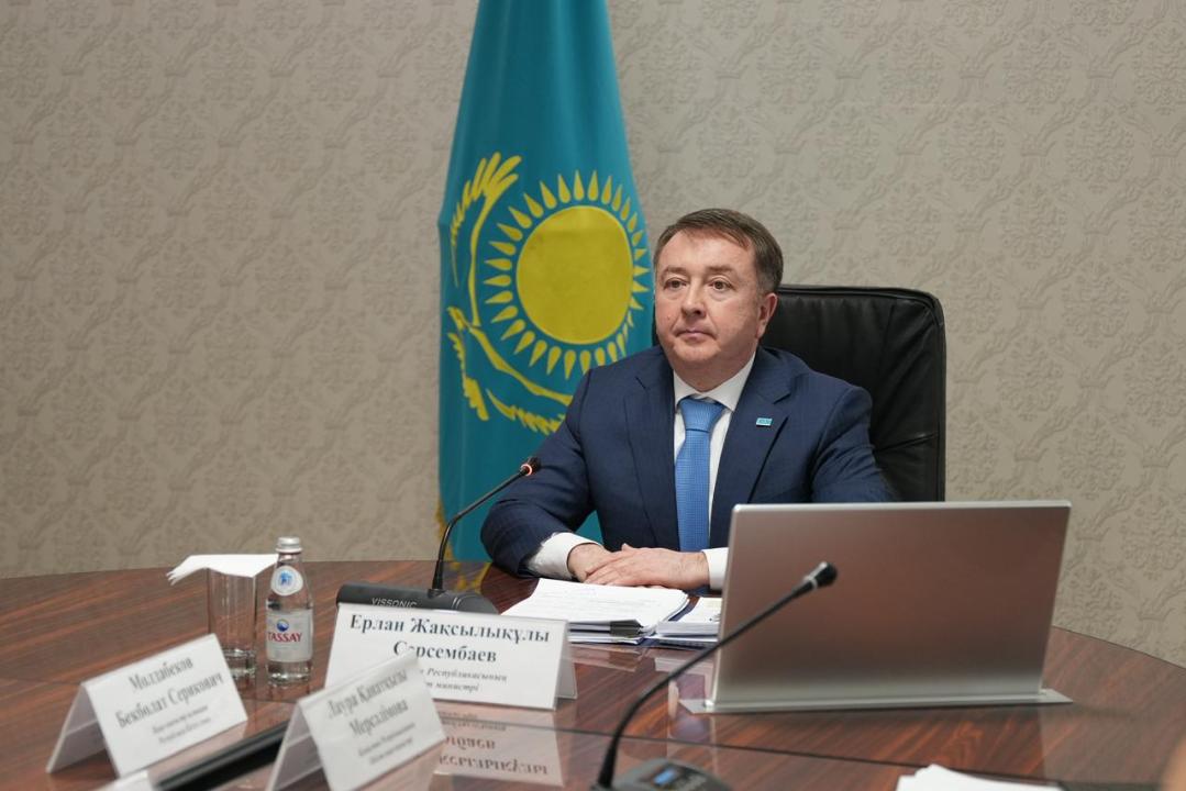 Под председательством Министра юстиции РК Ерлана Сарсембаева состоялось аппаратное совещание по обсуждению Конституционной реформы