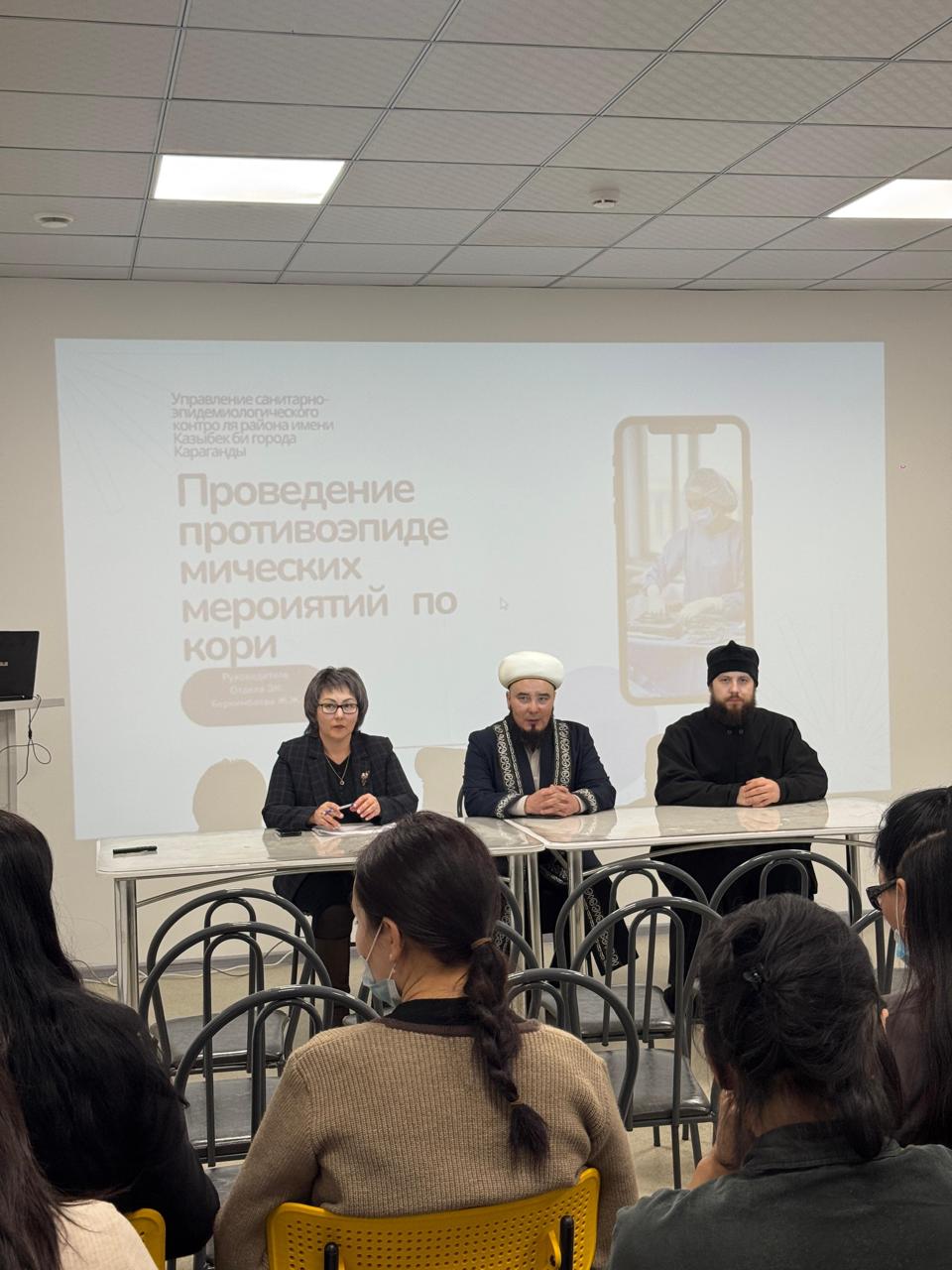 Қарағандыда ата-аналармен вакцинацияның маңызы туралы дөңгелек үстел өтті