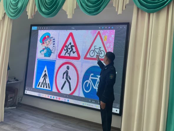 Жалағаш ауданында полиция қызметкерлері бүлдіршіндерге жол қауіпсіздігін түсіндірді