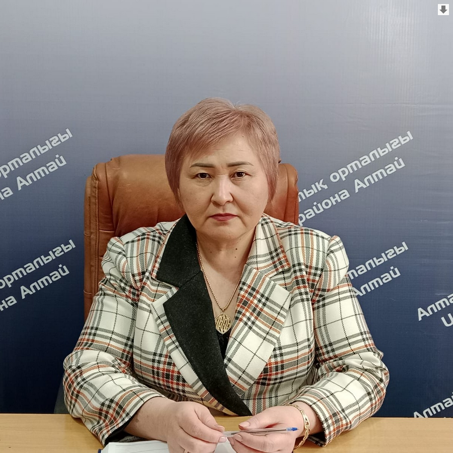 Білім бөлімінің басшысы Б. Канафина журналистерге Алтай ауданы оқушыларының интеллектуалдық және шығармашылық қабілеттерін дамыту туралы баяндама жасады.