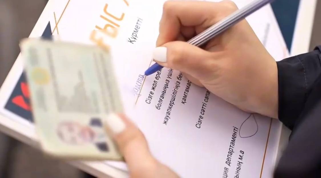 В городе Шымкент наградили образцовых водителей