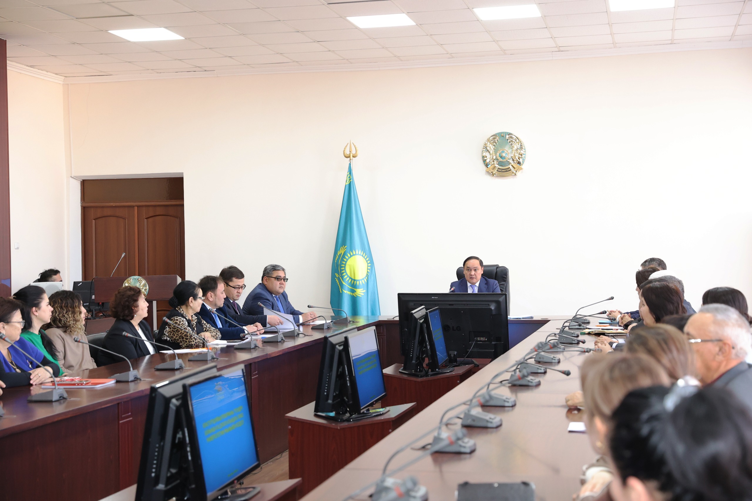 Облыс әкімі Дулати университетінің ұжымымен жаңа Ата Заң жобасын талқылады