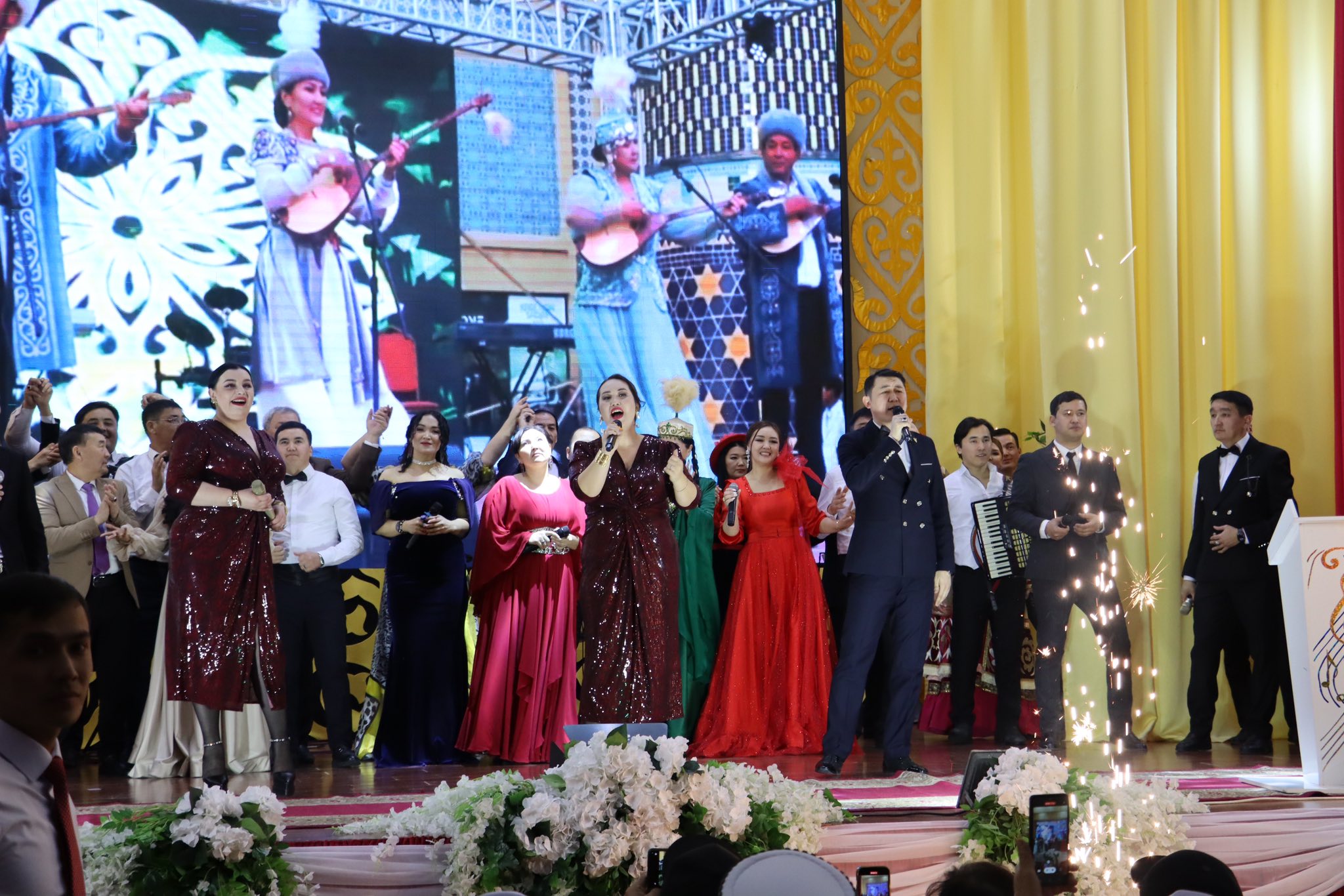 ЖАНДЫ ДАУЫС, ЖЫЛЫ ӘСЕР, РУХАНИ КЕШ