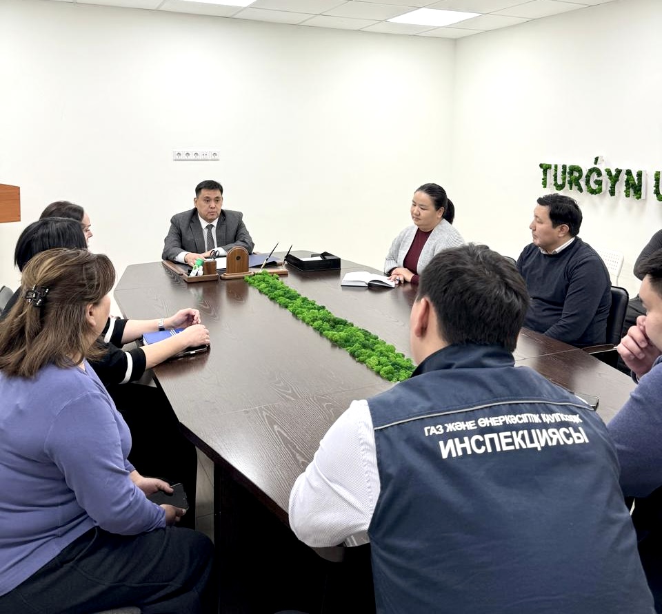 Под председательством руководителя Управления жилья и жилищной инспекции города Астаны Саипова Ануара Абдразаховича был обсужден проект новой Конституции.