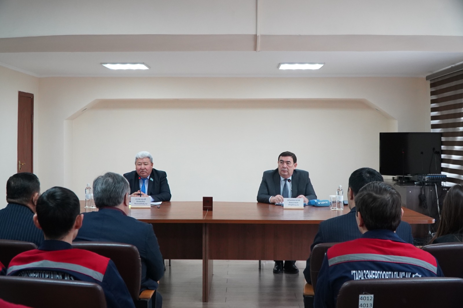 Конституциялық реформа аясында еңбек адамдарымен кездесулер жалғасуда