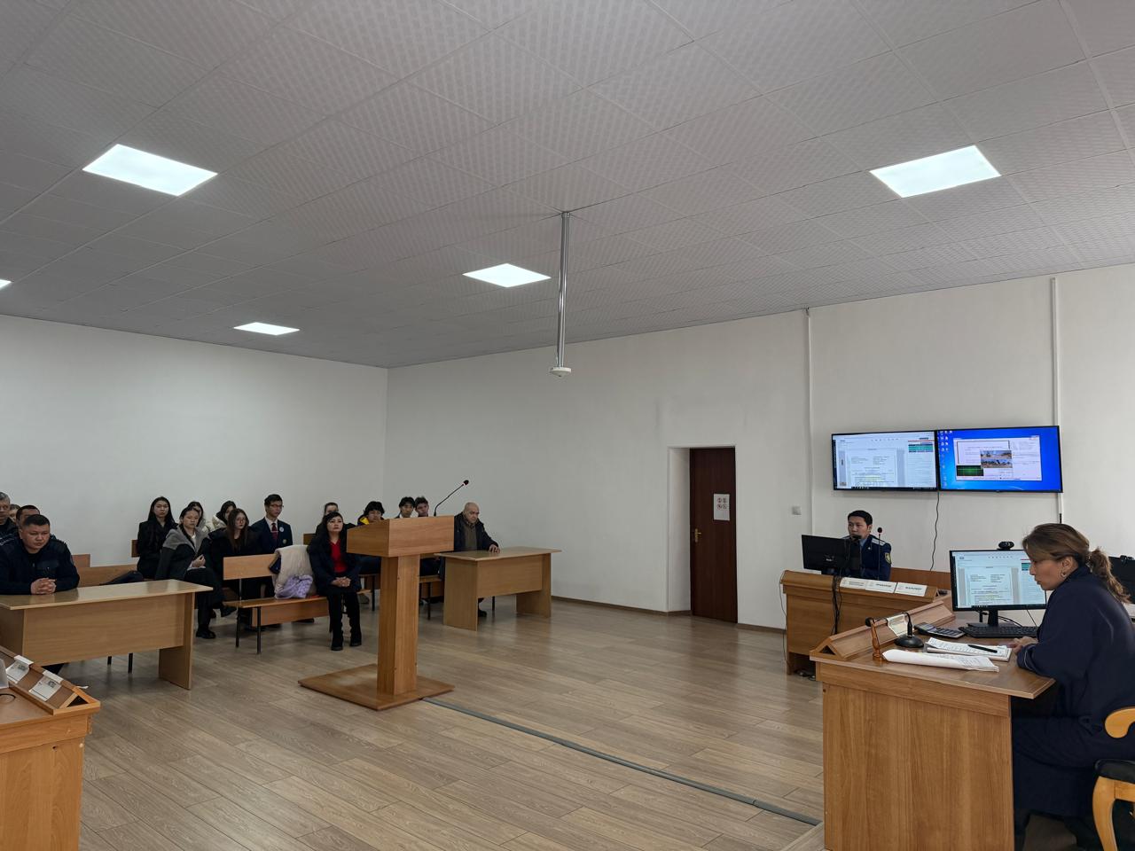 Есіл аудандық сотында мектеп оқушыларына арналған үлгілі сот процесі өткізілді