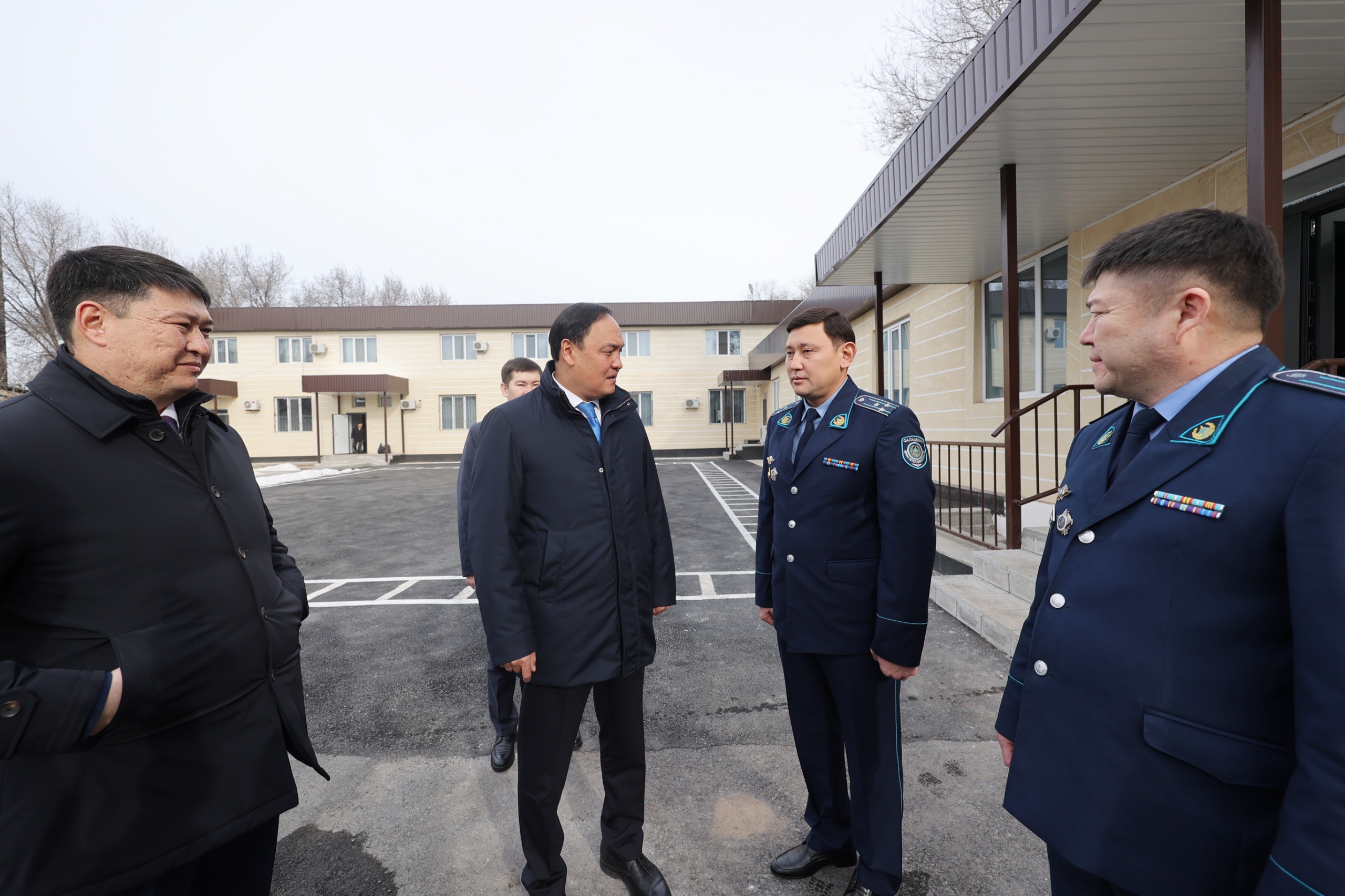 Облыс әкімі Меркі ауданындағы күрделі жөндеуден өткен нысандарды тексерді