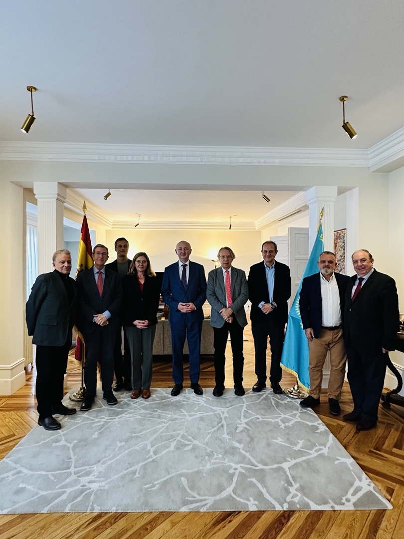 Kazajstán presentó su visión de las reformas y la cooperación internacional en España