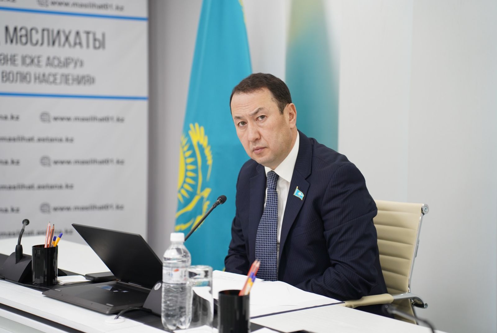 Заңдылық, құқық тәртібі жәнежұртшылық пен жұмыс мәселелері жөніндегі тұрақты комиссияның отырысы